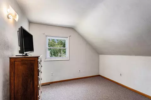 Bedroom - 2111 E Ashman, Midland, MI 48642 photo 4 of 6