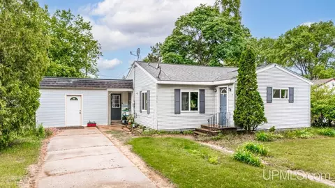 939 N 20, Escanaba, MI 49829