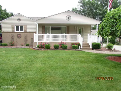 930 Oda, Davison, MI 48423