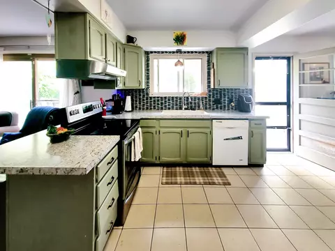 Kitchen - 424 Leland, Flushing, MI 48433 photo 2 of 4