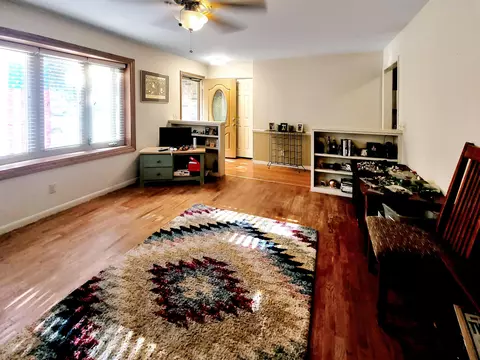 Living - 424 Leland, Flushing, MI 48433 photo 1 of 5