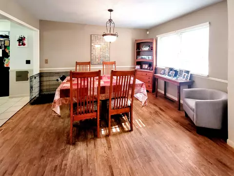 Dining - 424 Leland, Flushing, MI 48433 photo 1 of 2