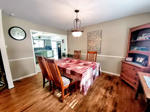 Dining - 424 Leland, Flushing, MI 48433 photo 2 of 2
