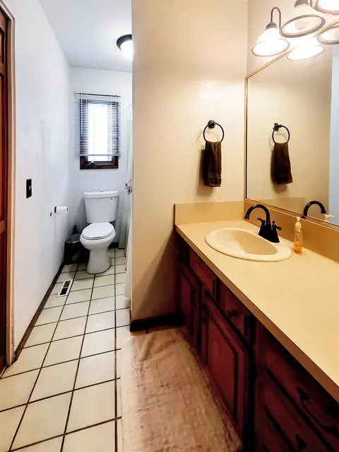 Bath - 424 Leland, Flushing, MI 48433 photo 2 of 4