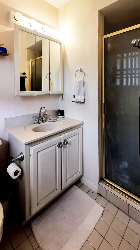 Bath - 424 Leland, Flushing, MI 48433 photo 3 of 4