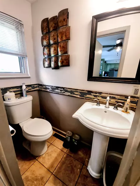 Bath - 424 Leland, Flushing, MI 48433 photo 1 of 4