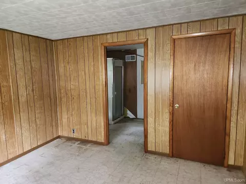 Bedroom - 1120 Dextrom, Calumet, MI 49913 photo 8 of 9