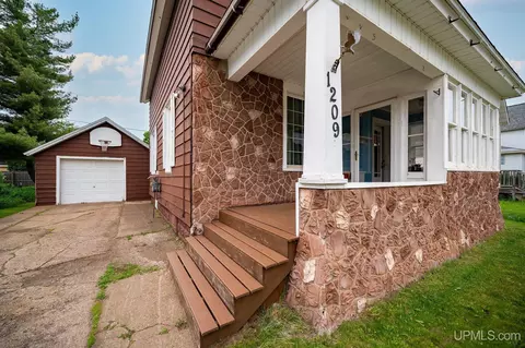 Exterior - 1209 N 3rd, Ishpeming, MI 49849 photo 3 of 7