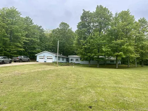 e9804 Gates Road, Munising, MI 49862