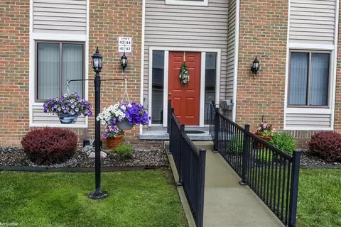 1660 River #44, Marysville, MI 48040