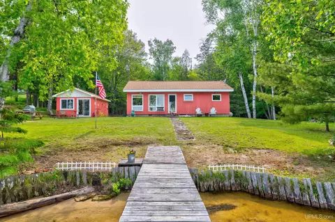 610 W Gulliver Lk # N, Gulliver, MI 49840