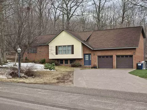 802 Oak Grv, Houghton, MI 49931