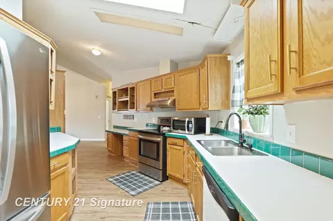 Kitchen - 319 S Madison, Perry, MI 48872 photo 4 of 4