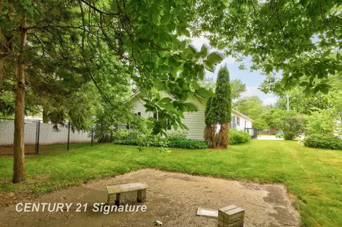 Exterior - 319 S Madison, Perry, MI 48872 photo 8 of 11