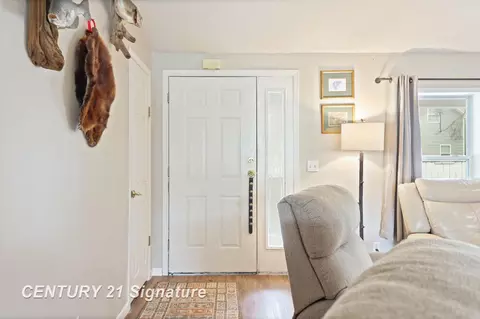 Entry Way - 319 S Madison, Perry, MI 48872 photo 1 of 4