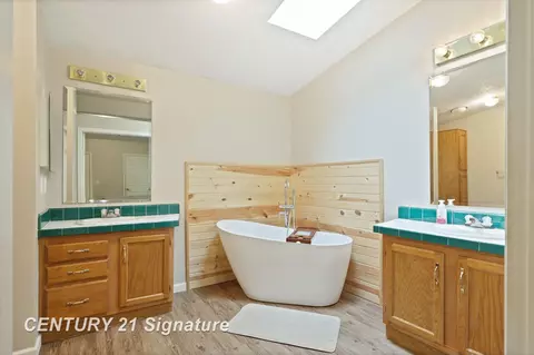 Bath - 319 S Madison, Perry, MI 48872 photo 1 of 3