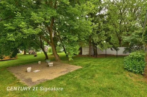 Exterior - 319 S Madison, Perry, MI 48872 photo 6 of 11