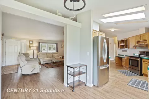 Entry Way - 319 S Madison, Perry, MI 48872 photo 2 of 4