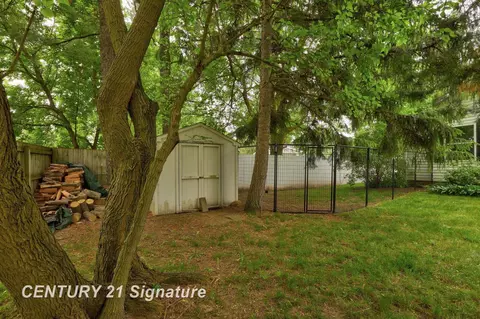 Exterior - 319 S Madison, Perry, MI 48872 photo 7 of 11