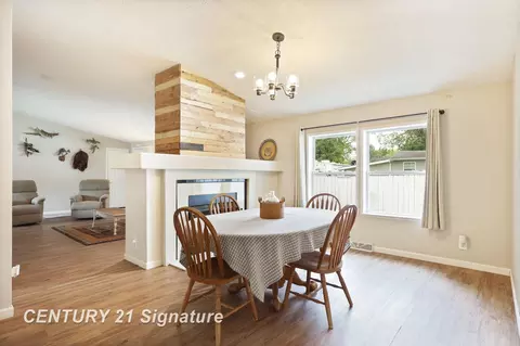 Dining - 319 S Madison, Perry, MI 48872 photo 2 of 4
