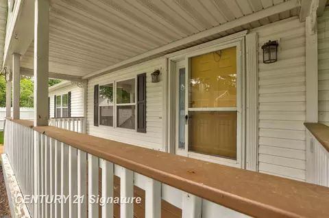 Exterior - 319 S Madison, Perry, MI 48872 photo 3 of 11
