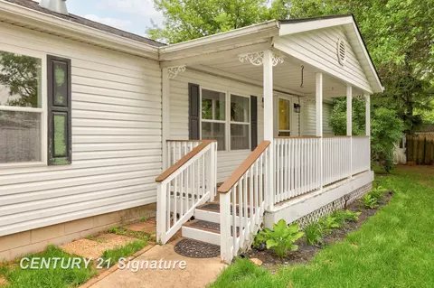 Exterior - 319 S Madison, Perry, MI 48872 photo 4 of 11