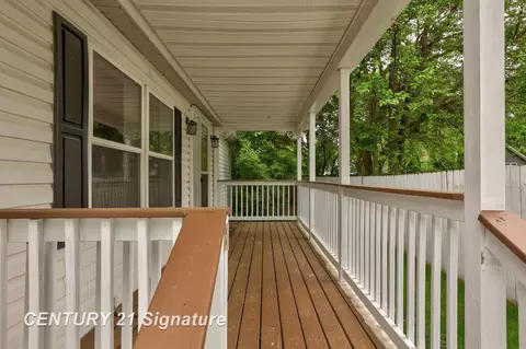 Exterior - 319 S Madison, Perry, MI 48872 photo 5 of 11
