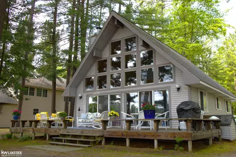 3334 E Pinecrest, Gladwin, MI 48624
