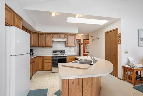 1653 Manchester, Gladwin, MI 48624 photo 4
