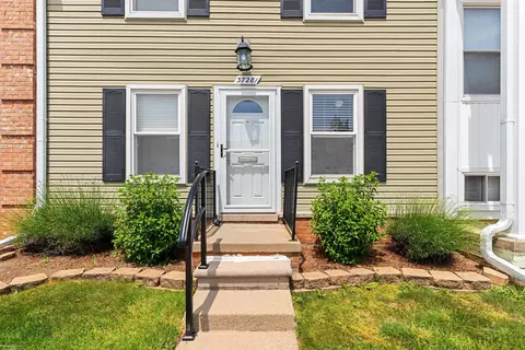 37281 Charter Oaks, Clinton Township, MI 48036