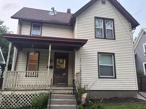 823 E Hunt, Adrian, MI 49221 photo 2