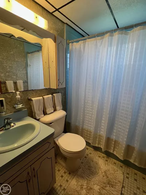 Bath - 34073 Mcbride, Romulus, MI 48174 photo 1 of 2