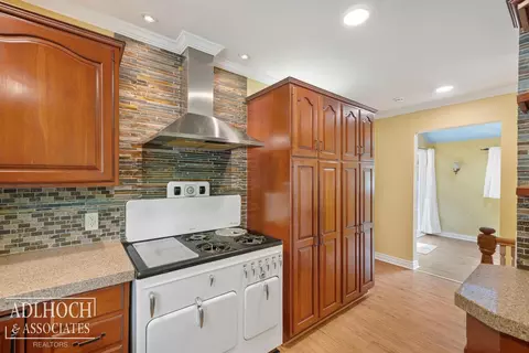 770 Lincoln, Grosse Pointe, MI 48230 photo 8
