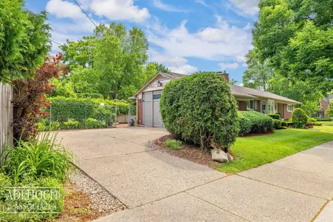 770 Lincoln, Grosse Pointe, MI 48230 photo 53