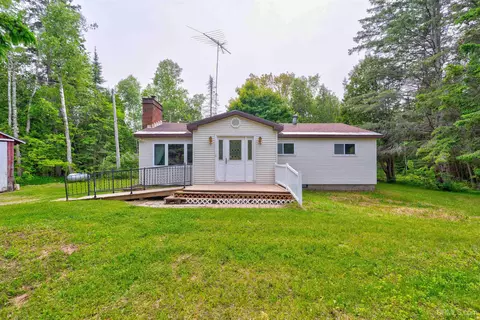 825 W Gulliver Lk, Gulliver, MI 49840
