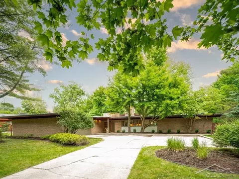 3900 Valley, Midland, MI 48640