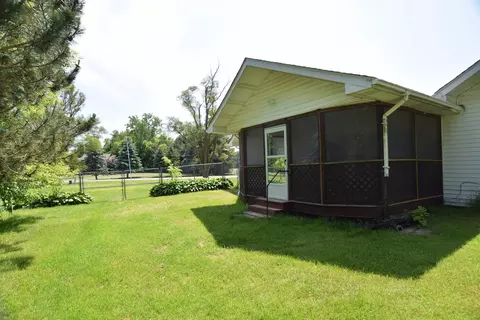 4879 E Riv, Freeland, MI 48623 photo 18