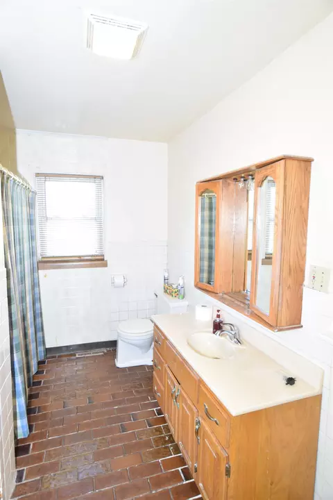 4879 E Riv, Freeland, MI 48623 photo 11