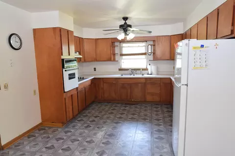 4879 E Riv, Freeland, MI 48623 photo 7