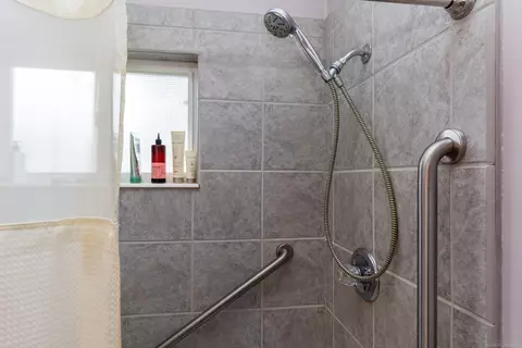 Bath - 7520 Colony, Algonac, MI 48001 photo 2 of 4