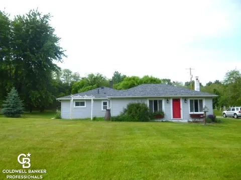 7672 Kitchen, Goodells, MI 48027