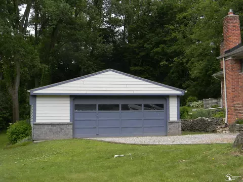 6864 Hazeldell, Temperance, MI 48182 photo 3