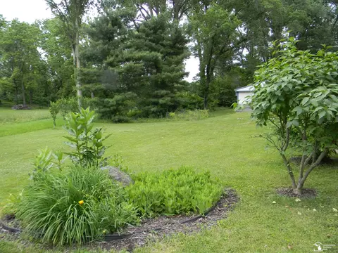 6864 Hazeldell, Temperance, MI 48182 photo 2