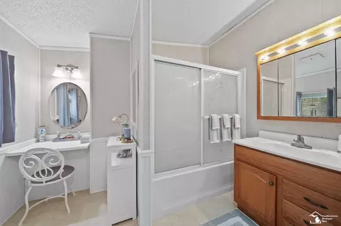Bath - 1256 Sandy Crk, Monroe, MI 48162 photo 2 of 5