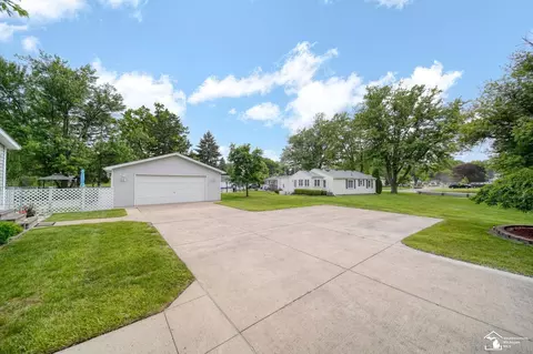 Exterior - 1256 Sandy Crk, Monroe, MI 48162 photo 4 of 13