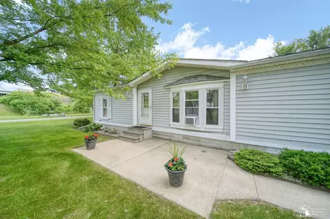 Exterior - 1256 Sandy Crk, Monroe, MI 48162 photo 2 of 13