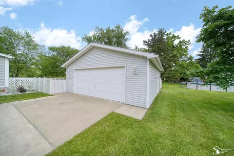 Exterior - 1256 Sandy Crk, Monroe, MI 48162 photo 5 of 13