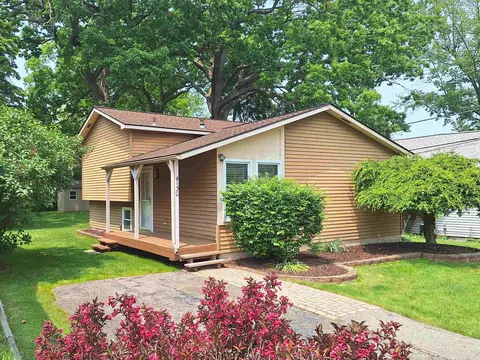 4130 Elmhurst, Waterford, MI 48328