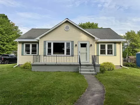 637 N 4th, L'anse, MI 49946