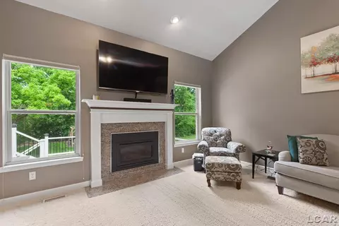 Living - 3054 Windmill, Adrian, MI 49221 photo 3 of 4